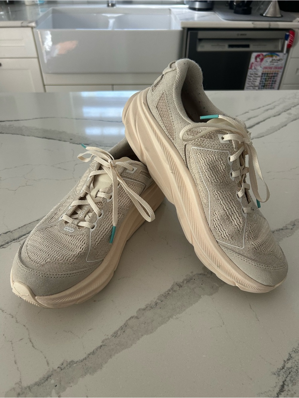 HOKA Clifton 10 Men’s Running Shoes Size 9 – Like New – Oatmeal / Cream